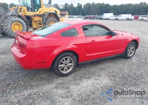 2005 Ford Mustang V6 Deluxe/V6 Premium z USA, uszkodzony, nr VIN 1ZVFT80NX55253510